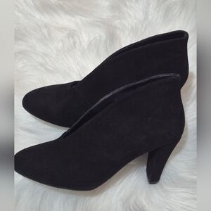 Women's Tania Ateliers Black Suede V-throat Pumps New Size 38 Euro